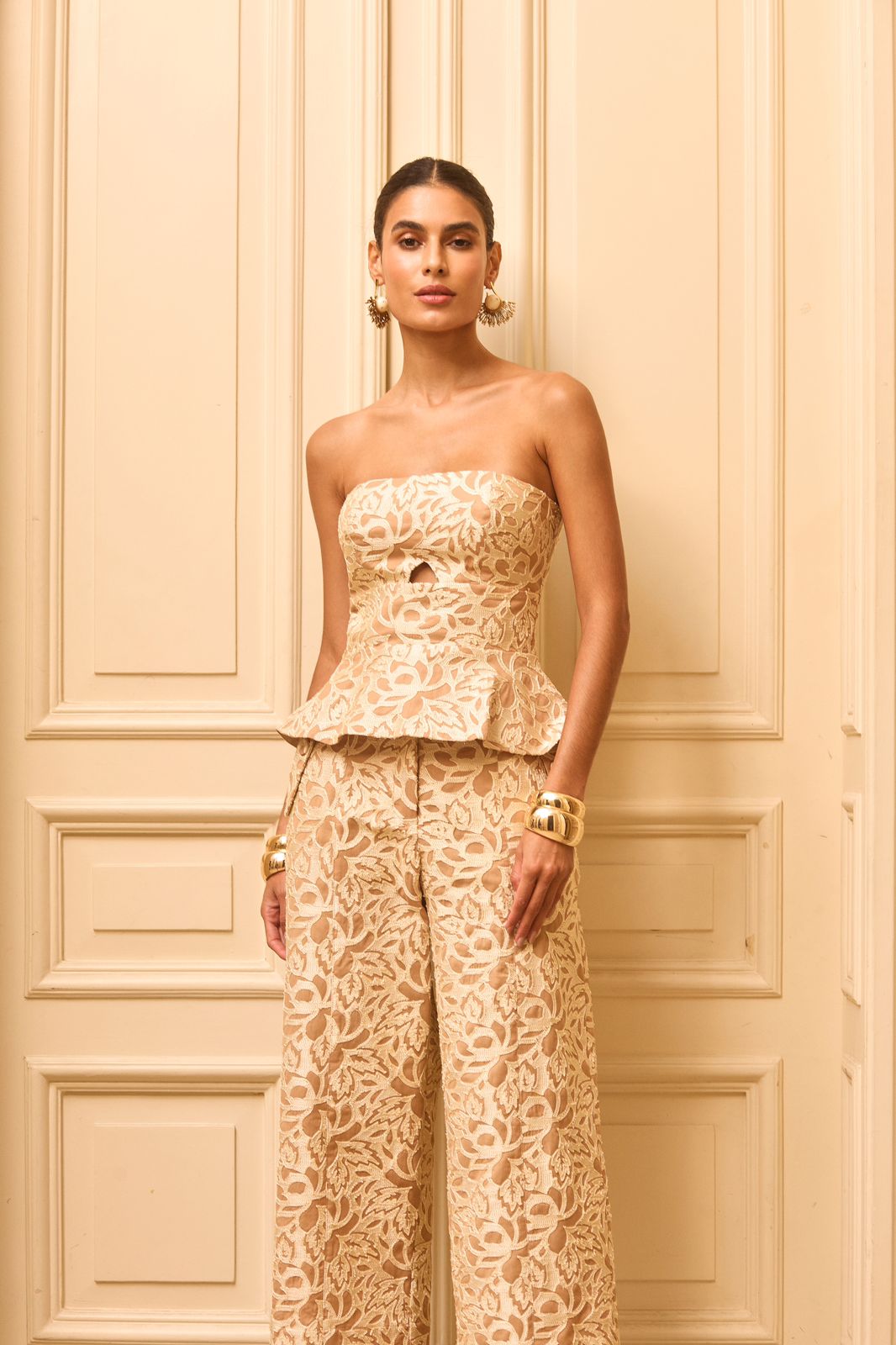 BLUSA PEPLUM LINHO BORDADO