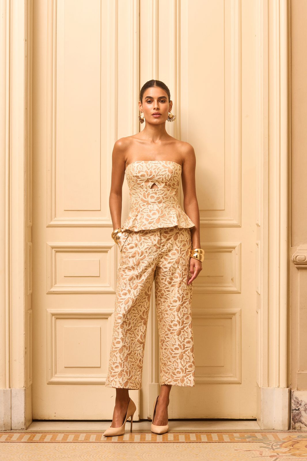 BLUSA PEPLUM LINHO BORDADO