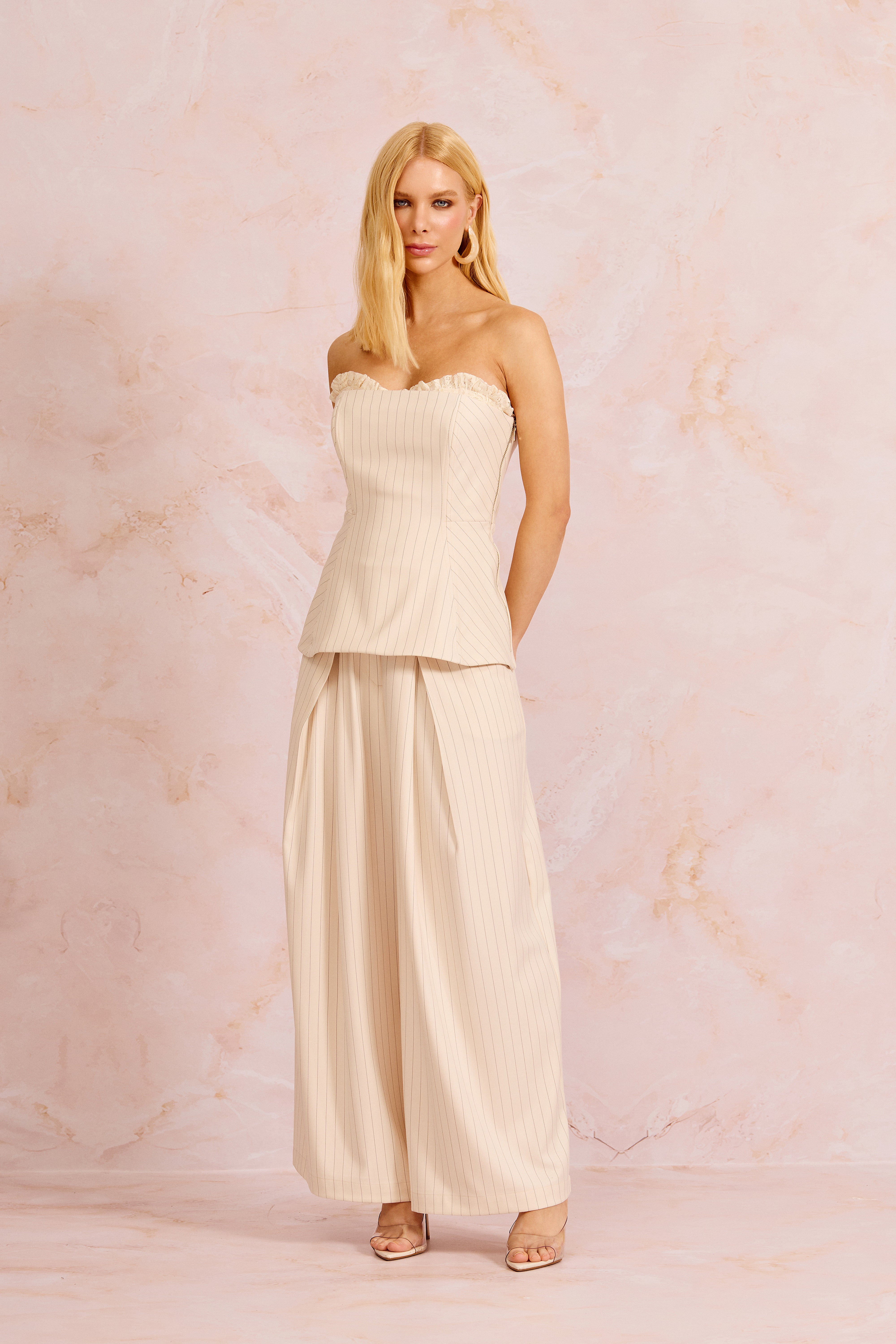 TOP ISABELY ALFAIATARIA RISCA DE GIZ OFF WHITE