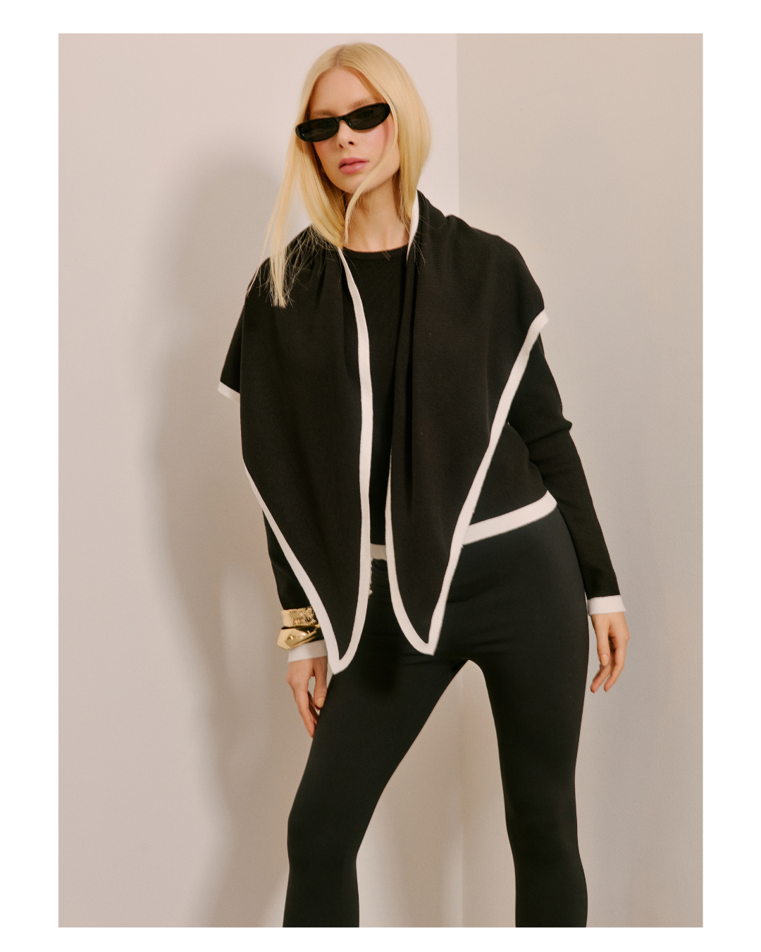 BLUSA TRICOT COM LENÇO PRETO