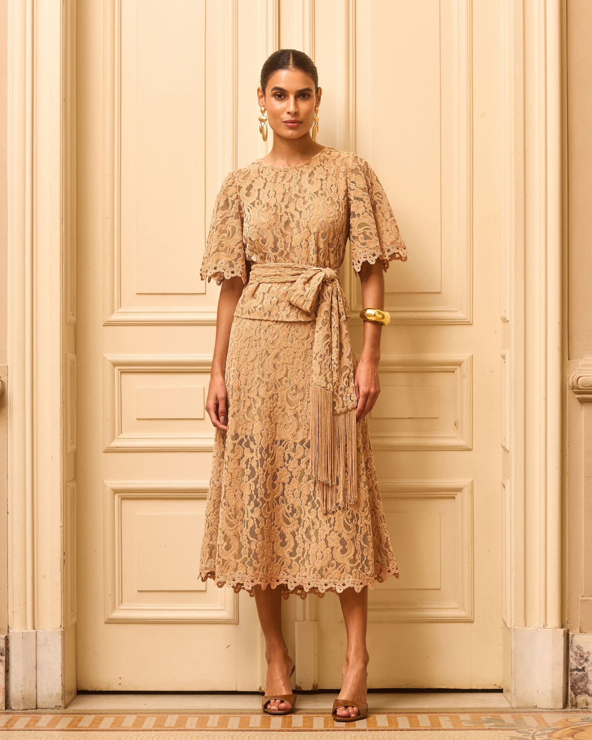 BLUSA RENDA AVELUDADA AMÊNDOA