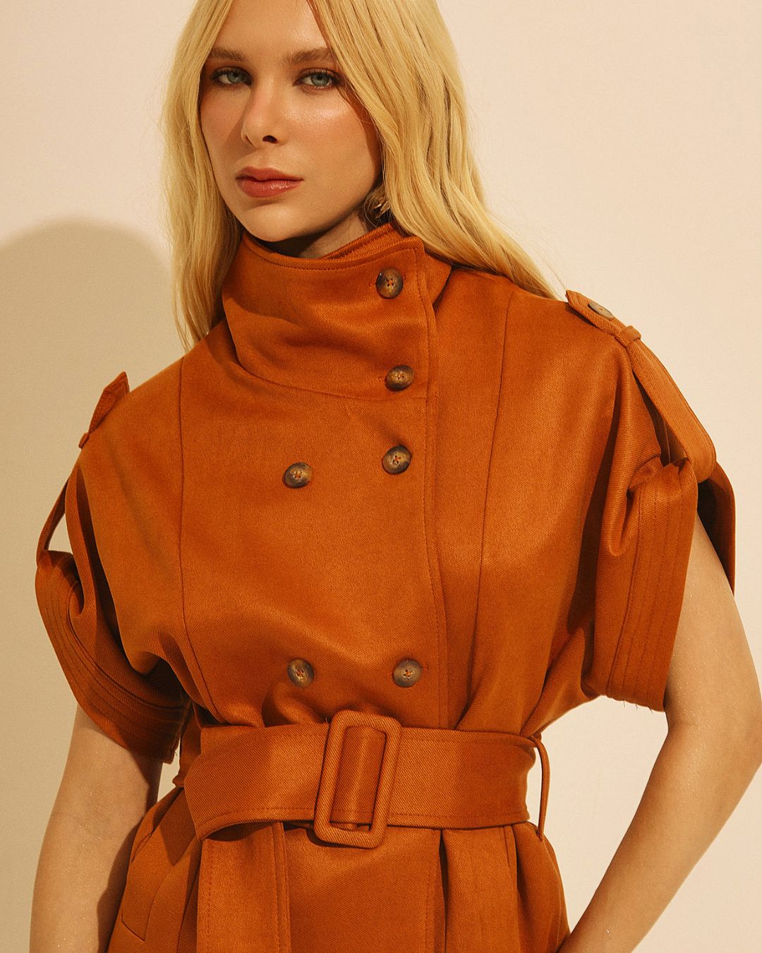 BLUSA PARKA COM CINTO LARANJA