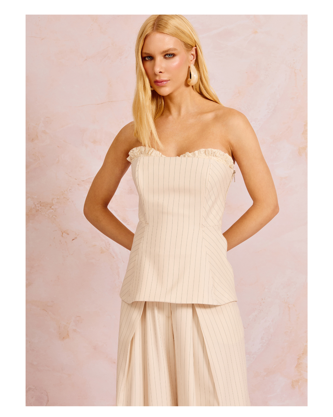 TOP ISABELY ALFAIATARIA RISCA DE GIZ OFF WHITE