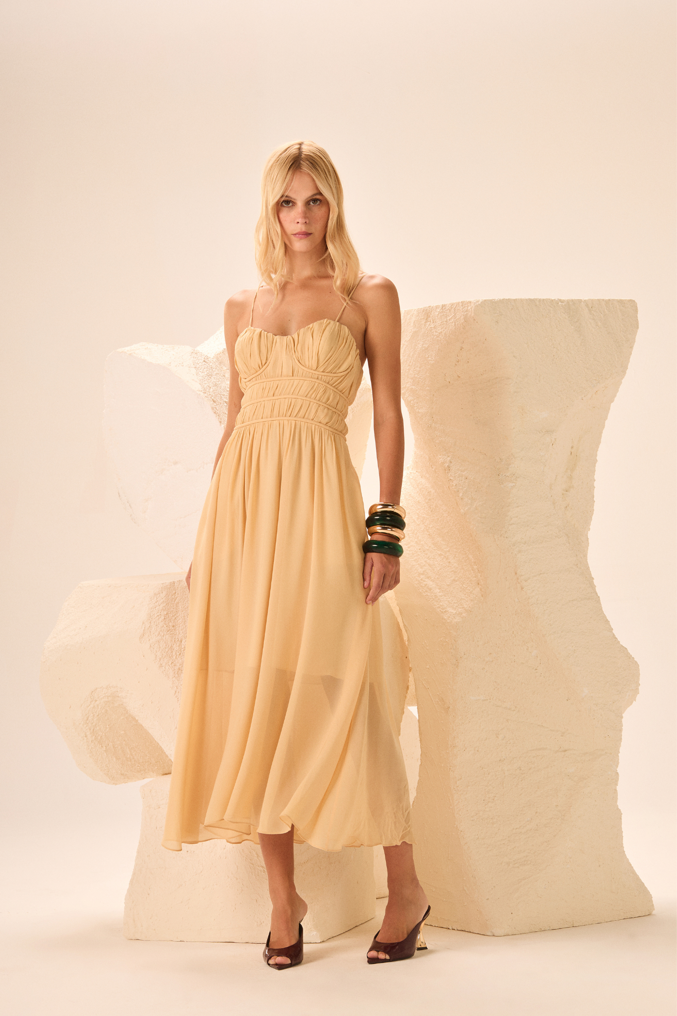 VESTIDO SYLVIA CREPE GEORGETTE AMARELO MANTEIGA