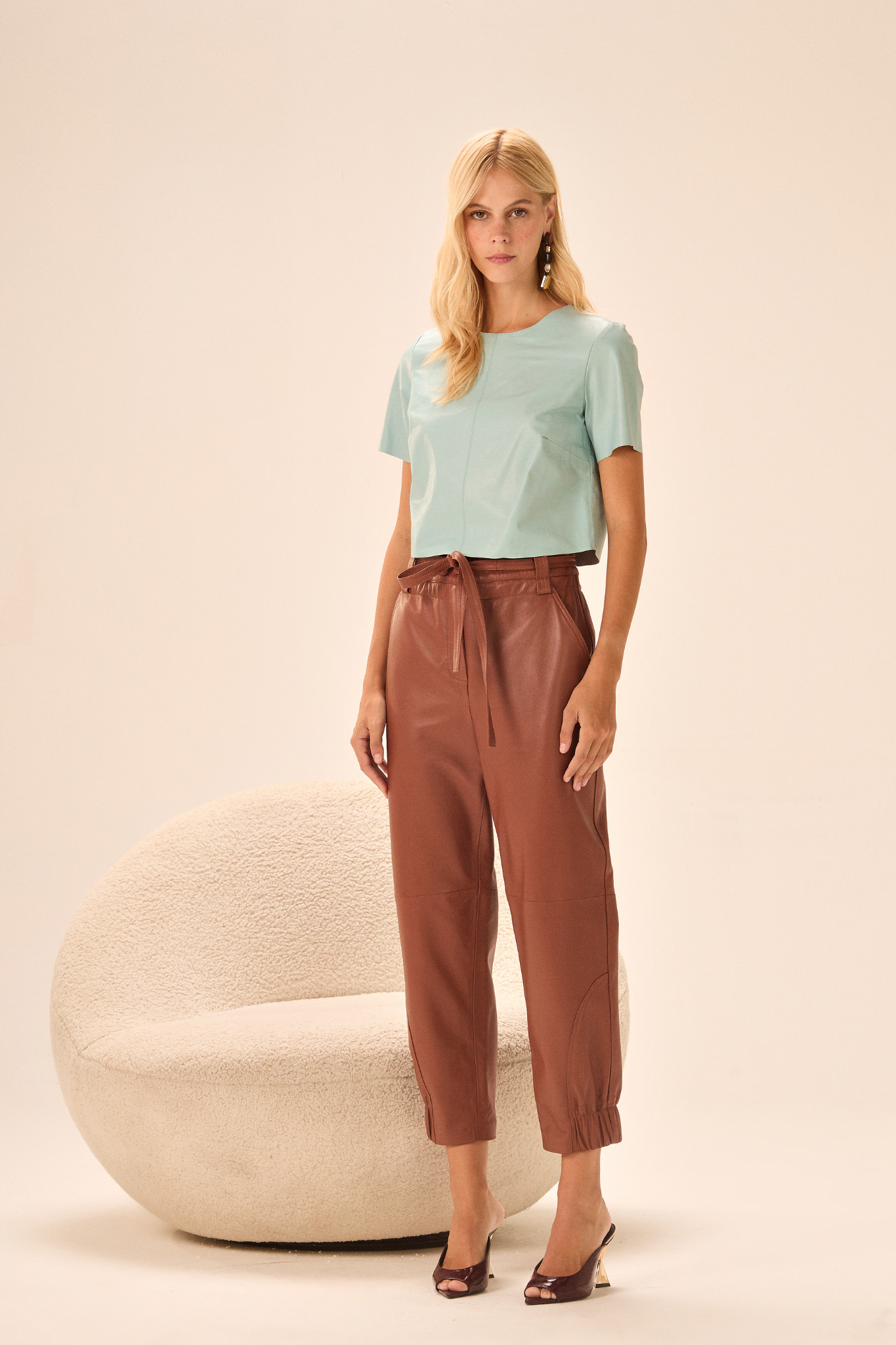 CROPPED SABRINA COURO