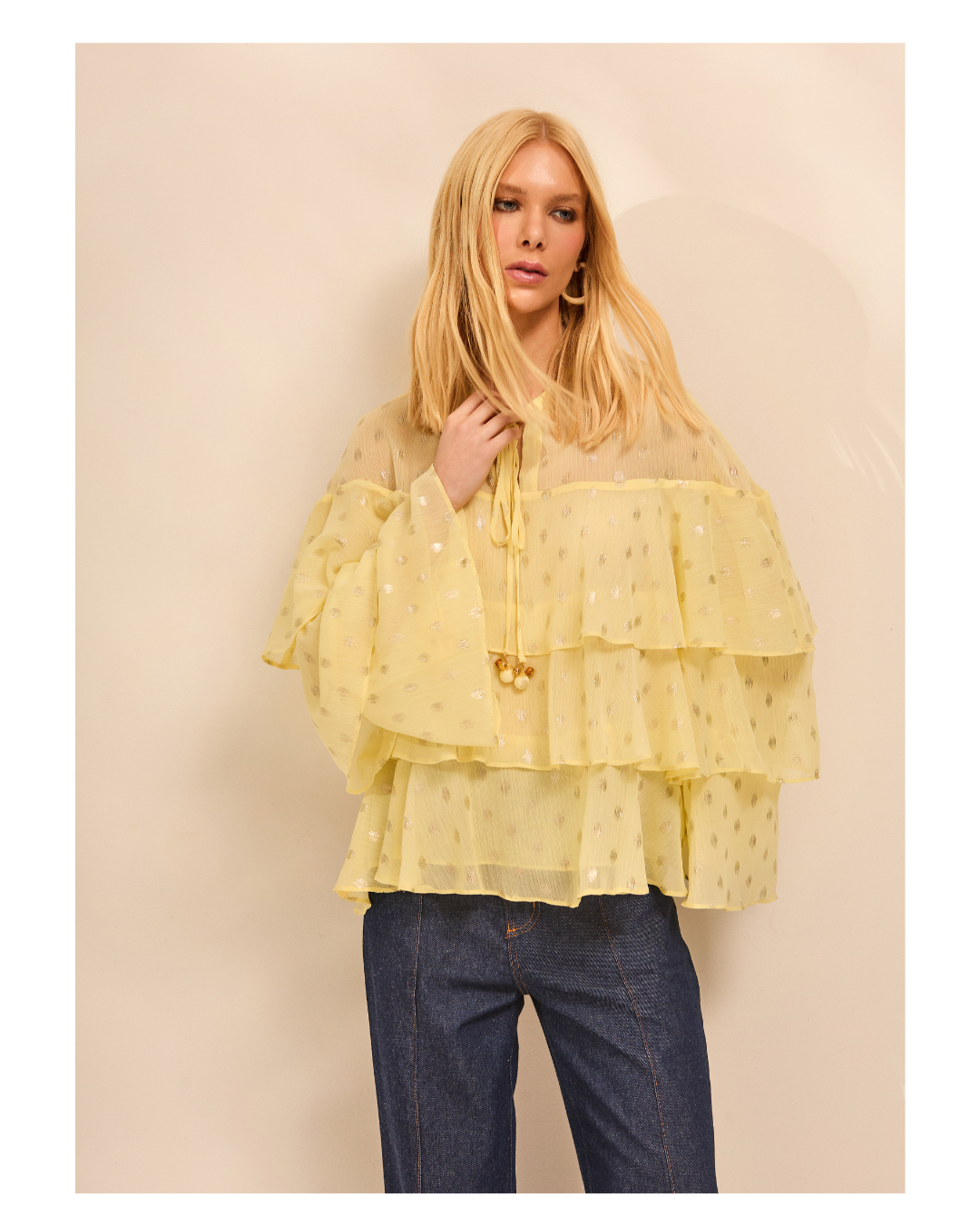 BATA CHIFFON BABADOS SOLENNE AMARELA