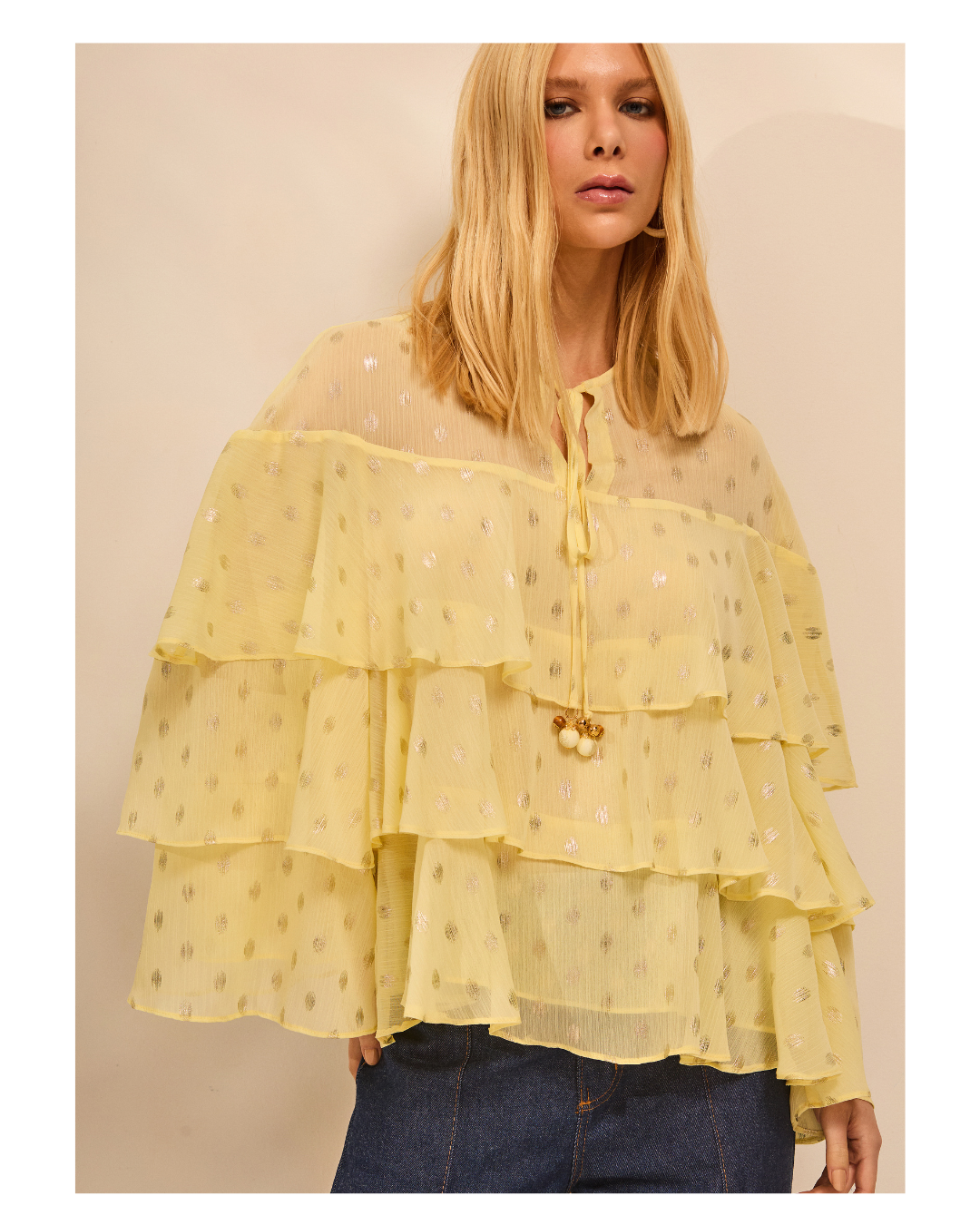 BATA CHIFFON BABADOS SOLENNE AMARELA