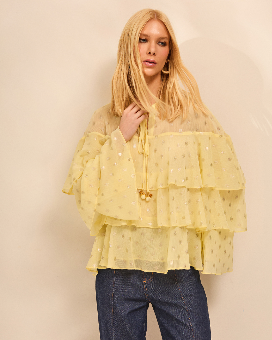 BATA CHIFFON BABADOS SOLENNE AMARELA