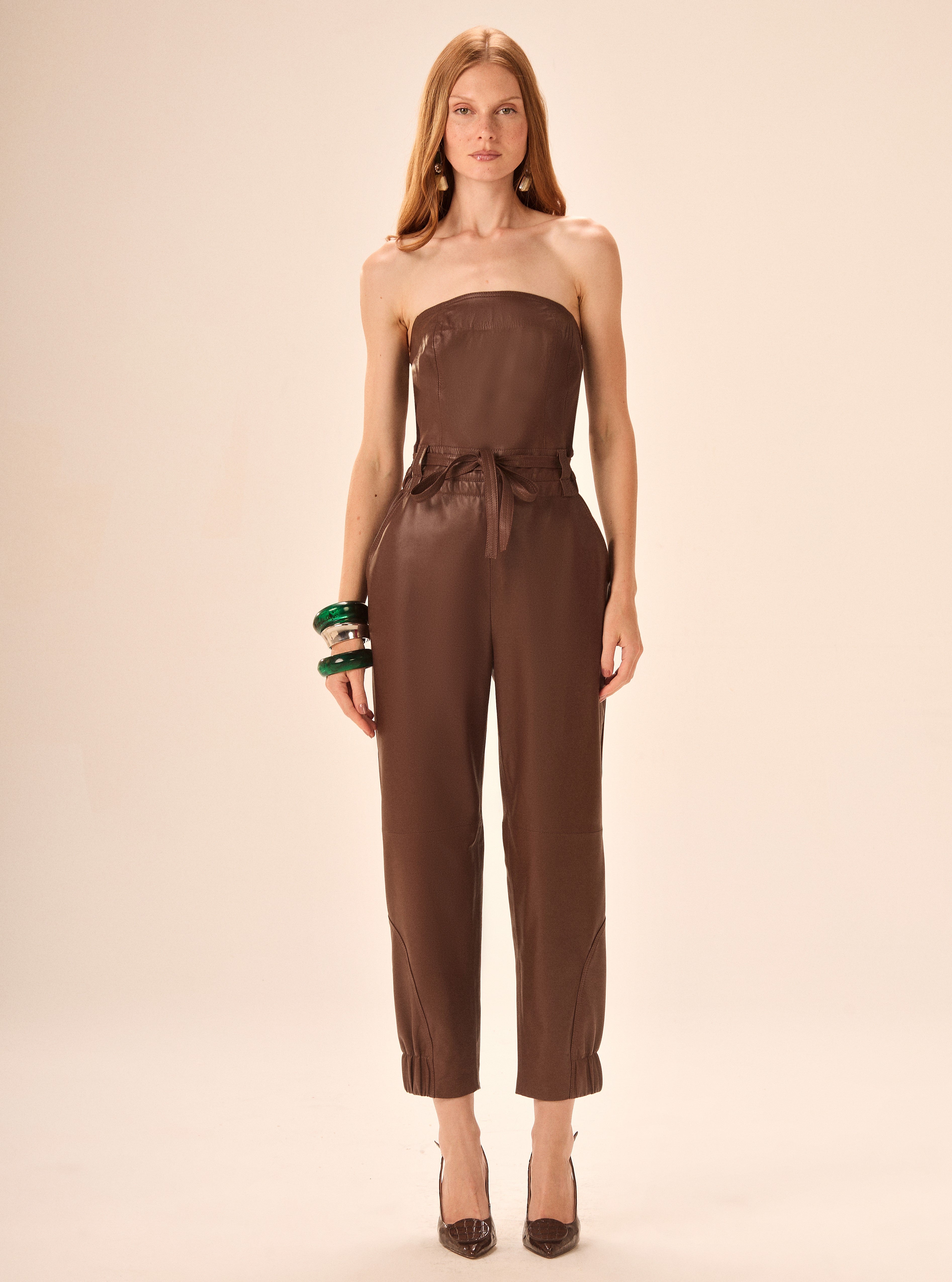 MACACÃO ALESSANDRA COURO MARROM